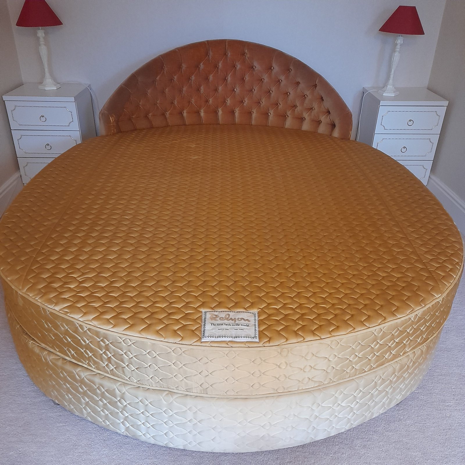 Round bed