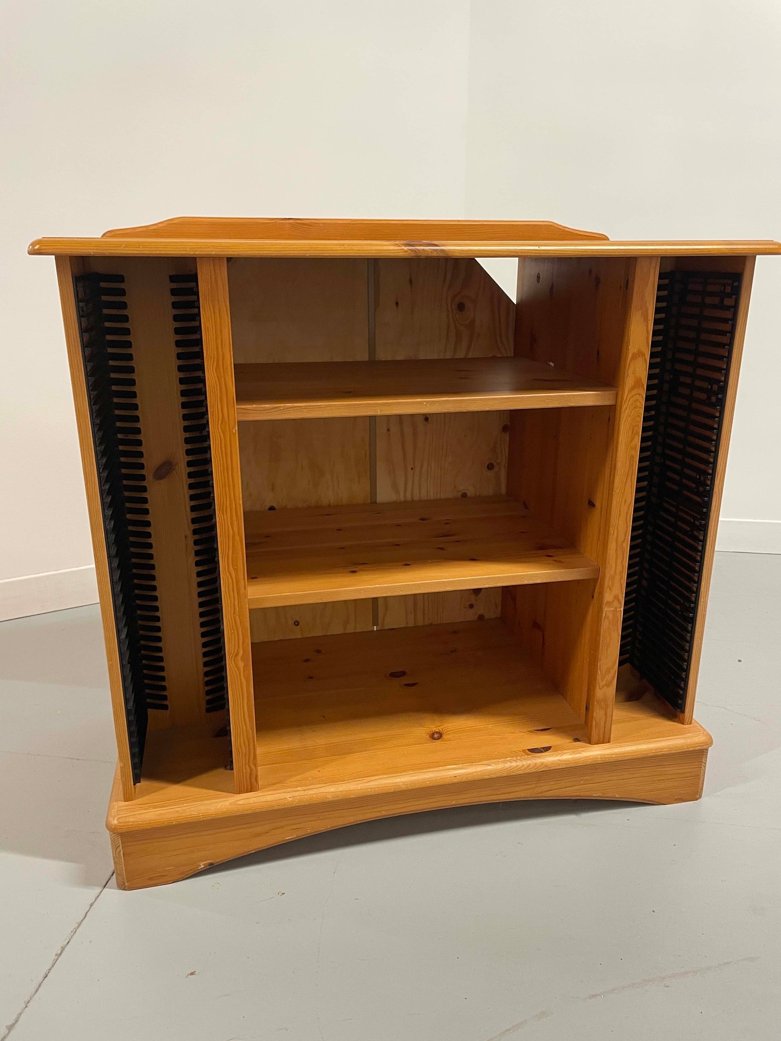 Shelving unit and CD rack